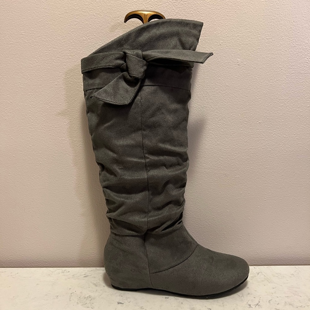 Sheikh NWOT Grey Faux Suede Low Hidden Heel Boots With Ties